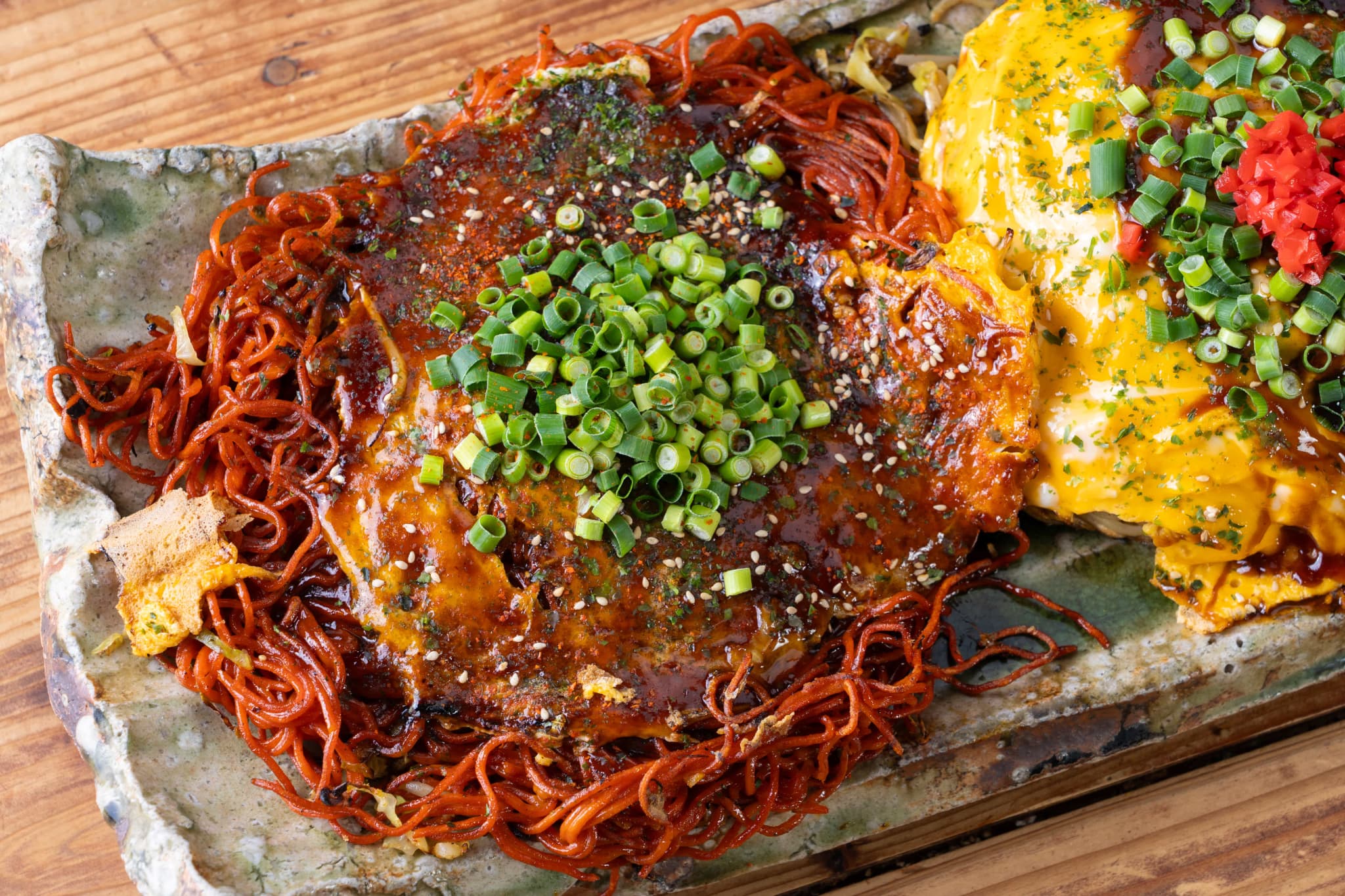 赤い生麺使用！辛麺のお焼き
